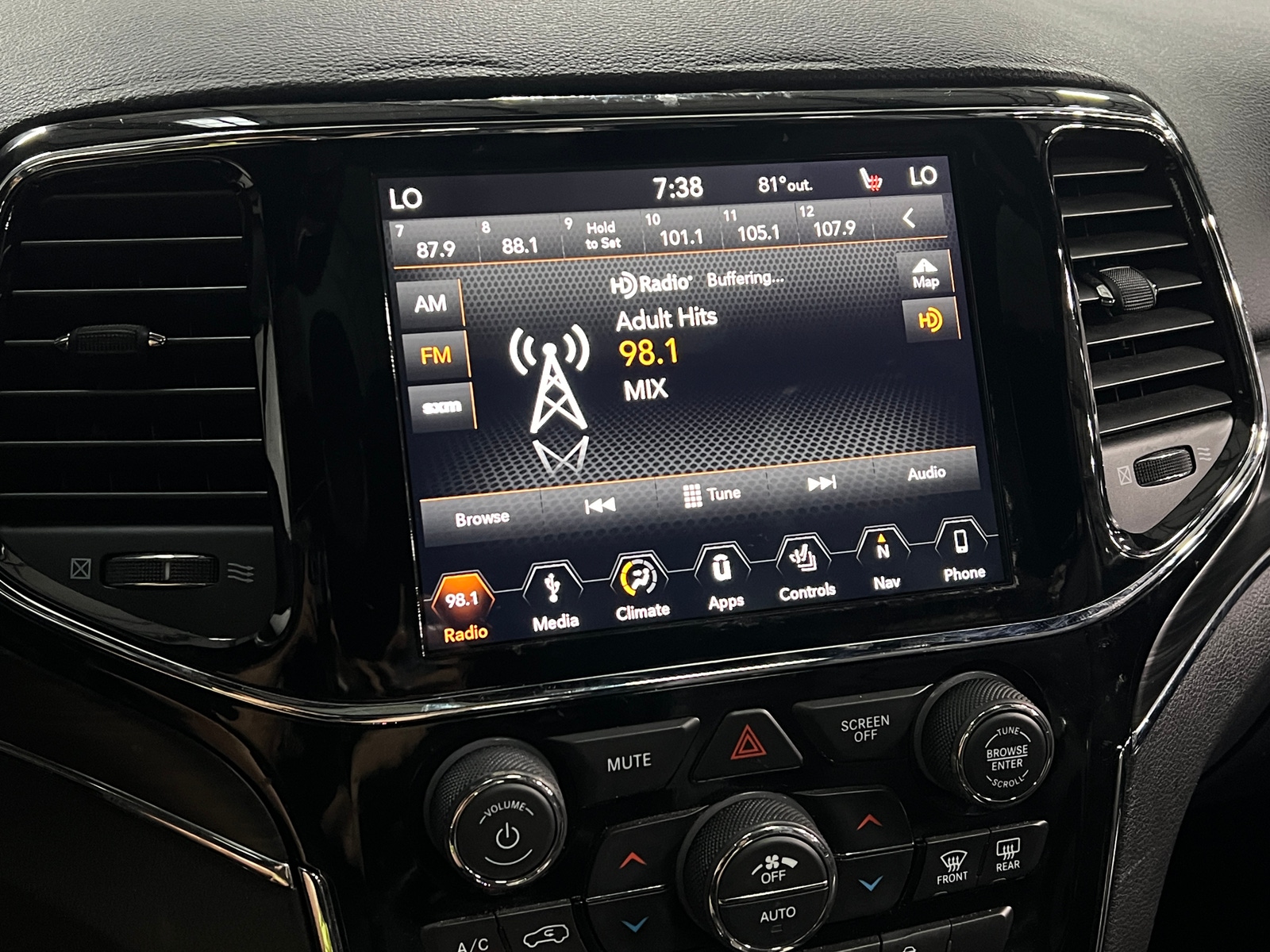 Thumbnail: 2019 Jeep Grand Cherokee - 3