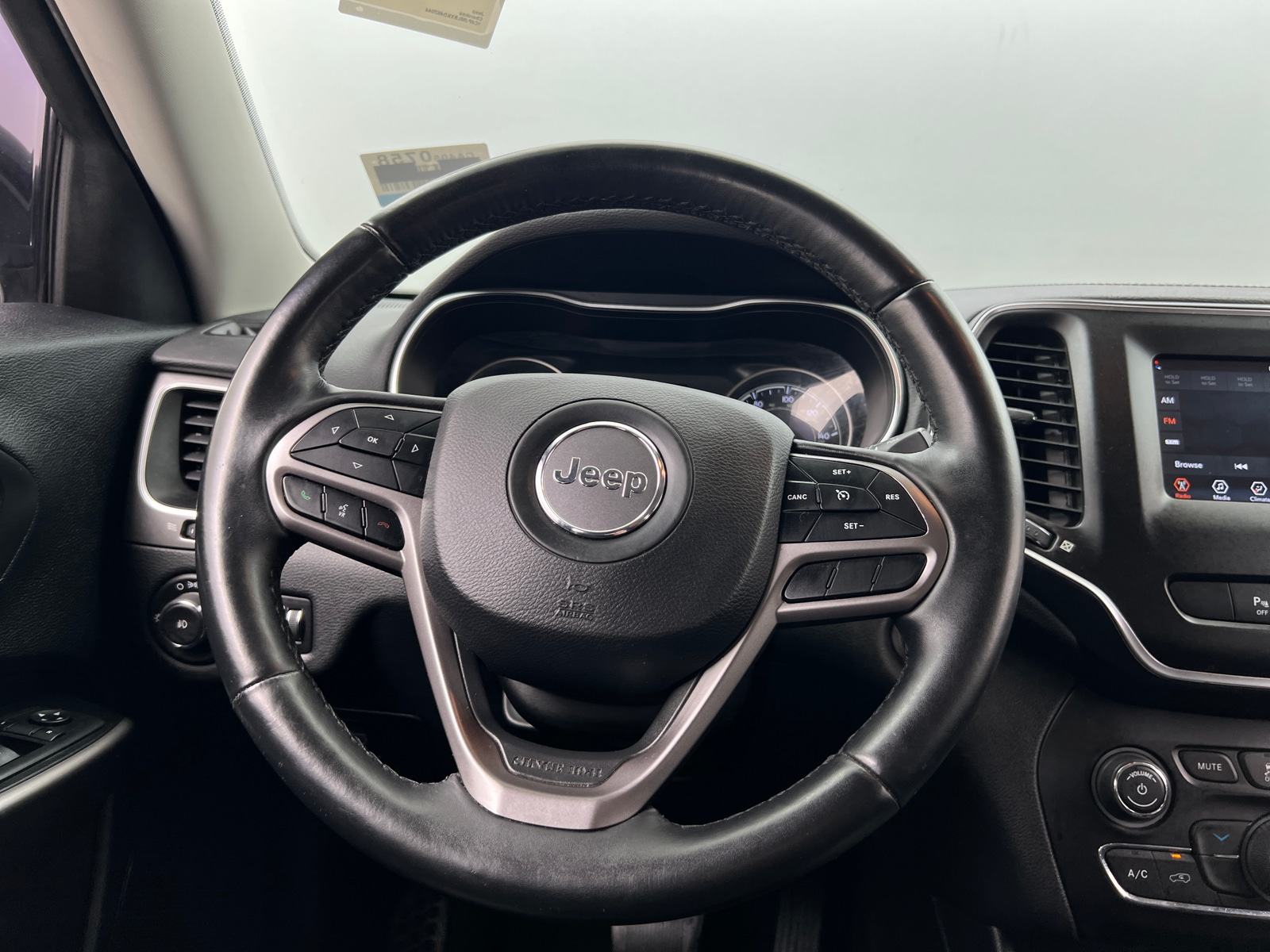 Thumbnail: 2019 Jeep Cherokee - 5