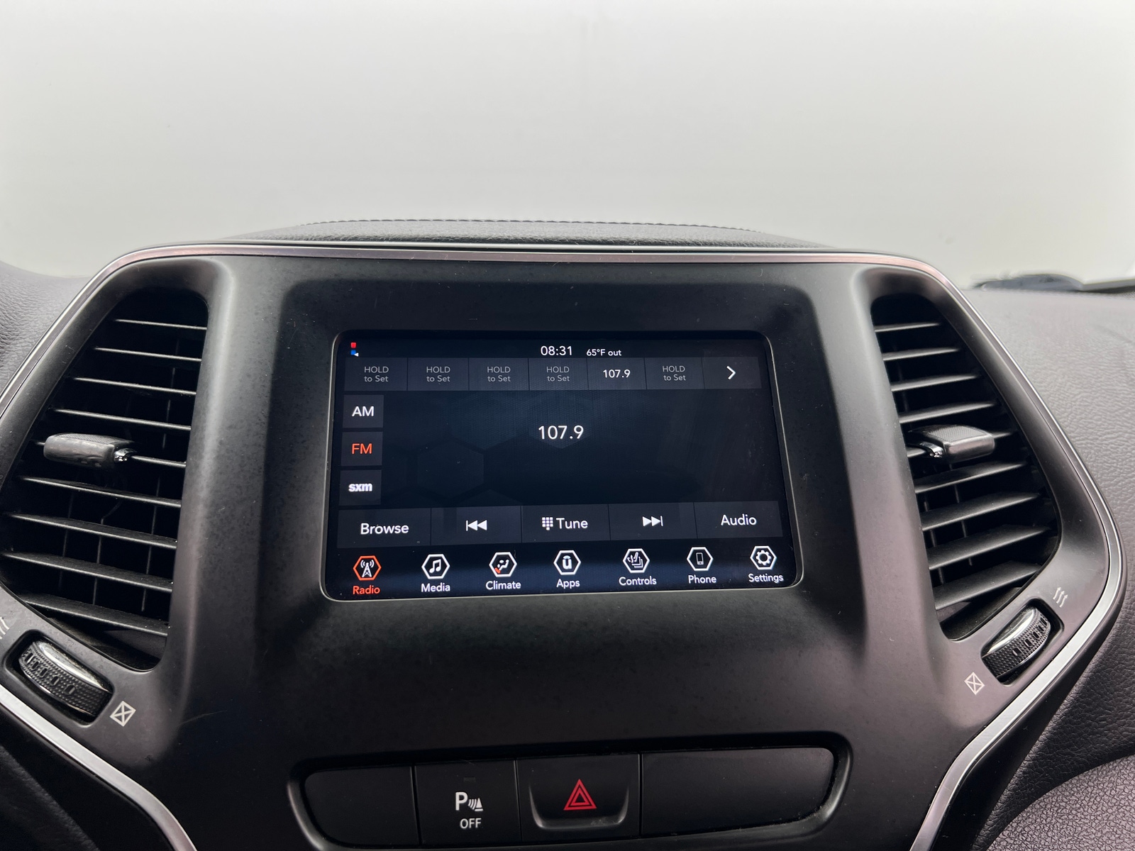 Thumbnail: 2019 Jeep Cherokee - 4