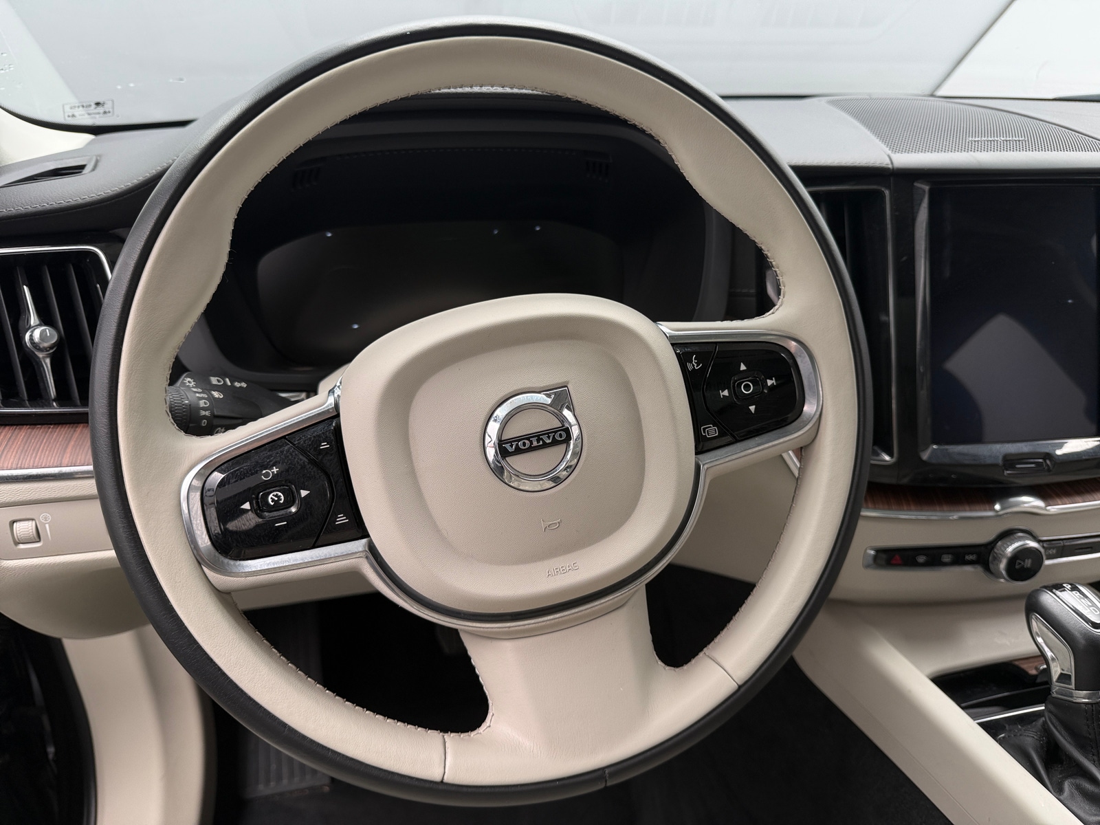 Thumbnail: 2019 Volvo XC60 - 4