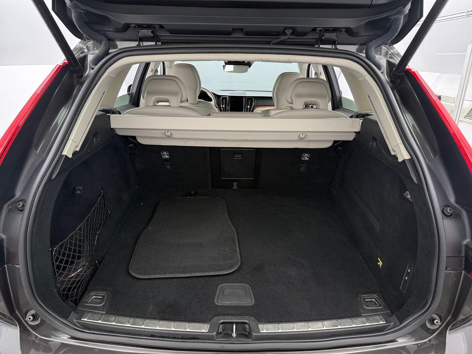 Thumbnail: 2019 Volvo XC60 - 6