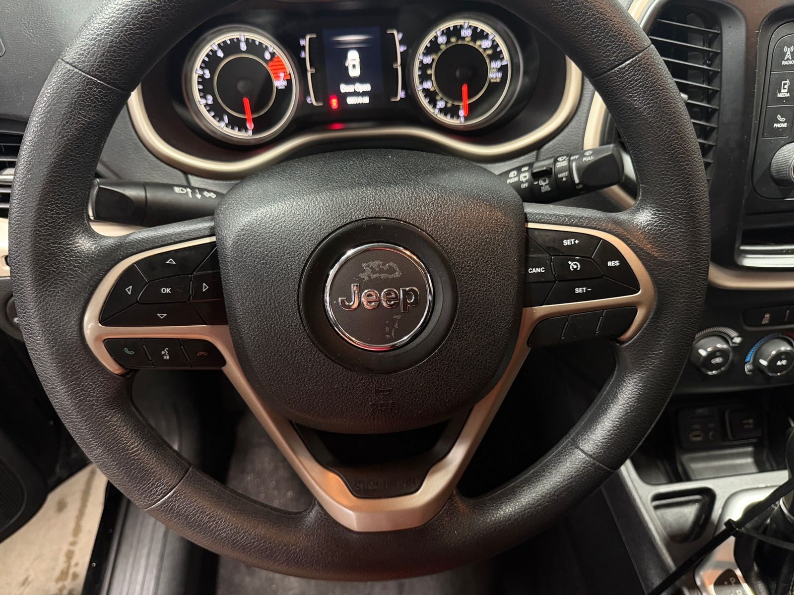 Thumbnail: 2018 Jeep Cherokee - 5