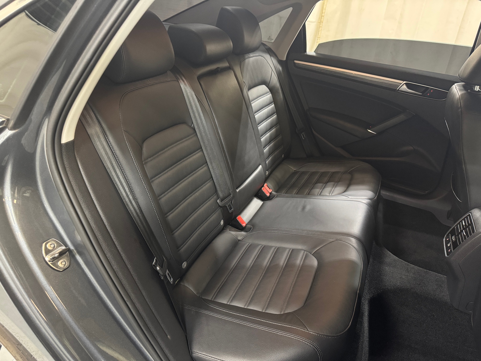 Thumbnail: 2017 Volkswagen Passat - 5