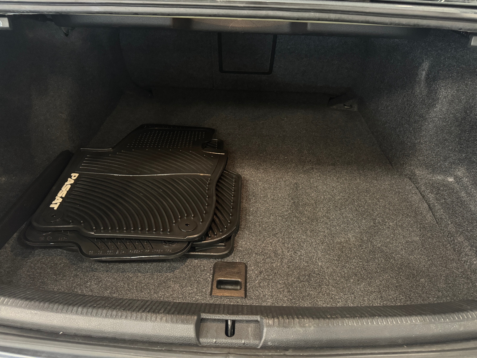 Thumbnail: 2017 Volkswagen Passat - 6