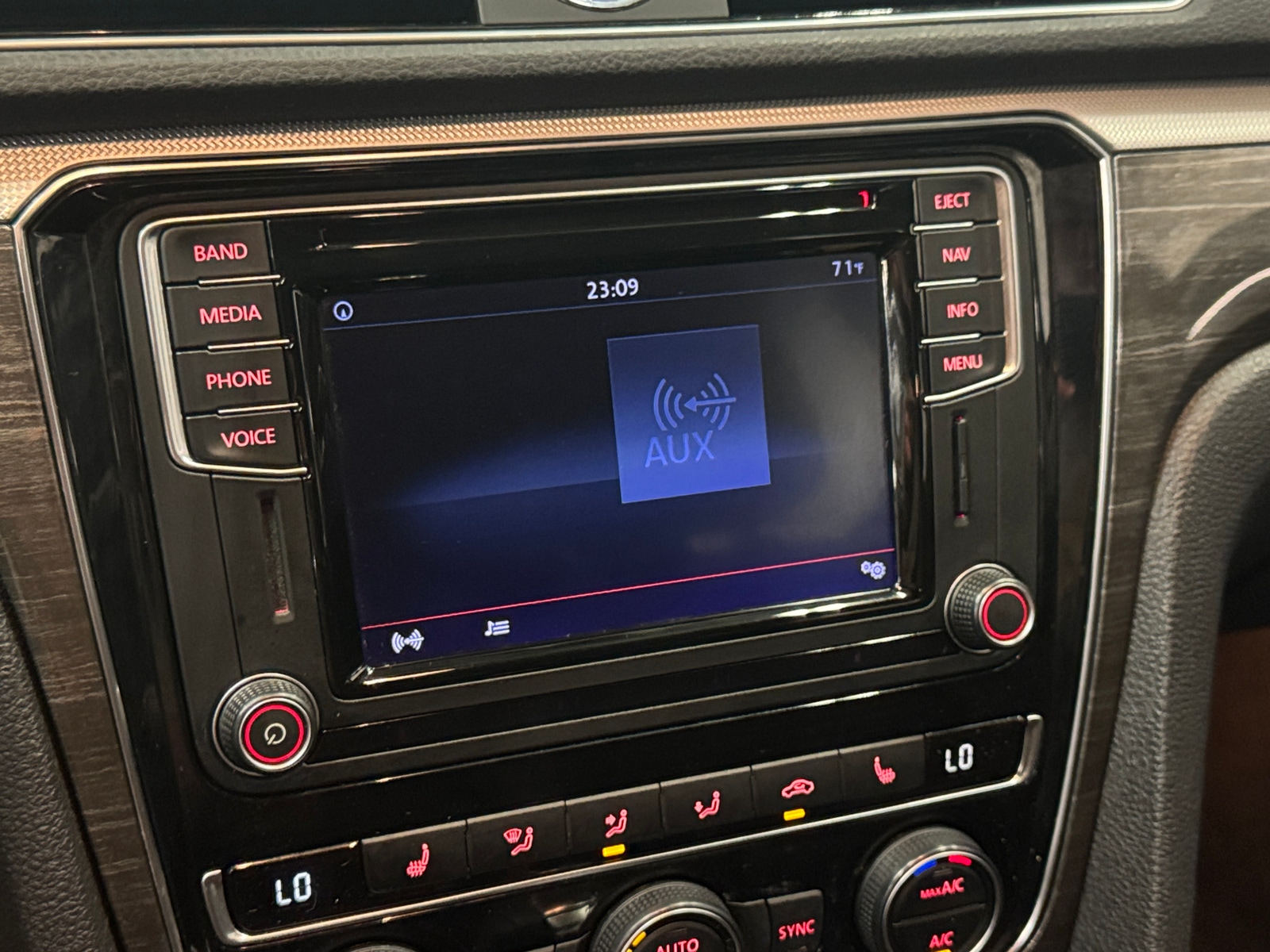 Thumbnail: 2017 Volkswagen Passat - 3