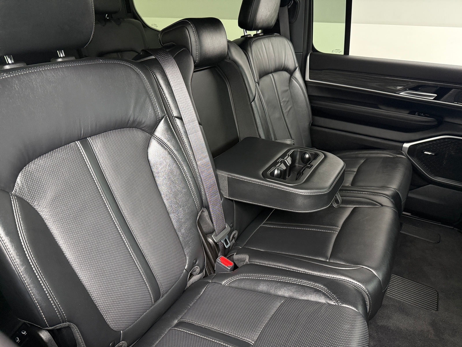 Thumbnail: 2022 Jeep Wagoneer - 5