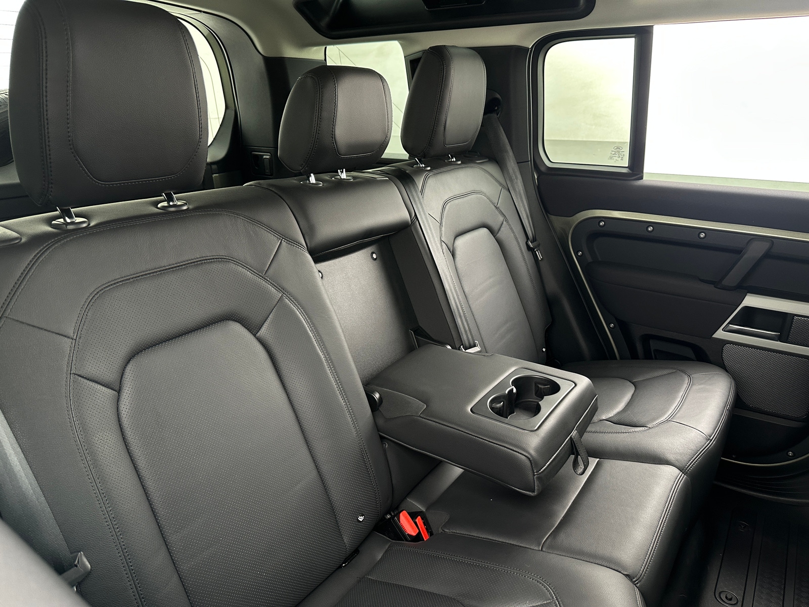 Thumbnail: 2023 Land Rover Defender - 5