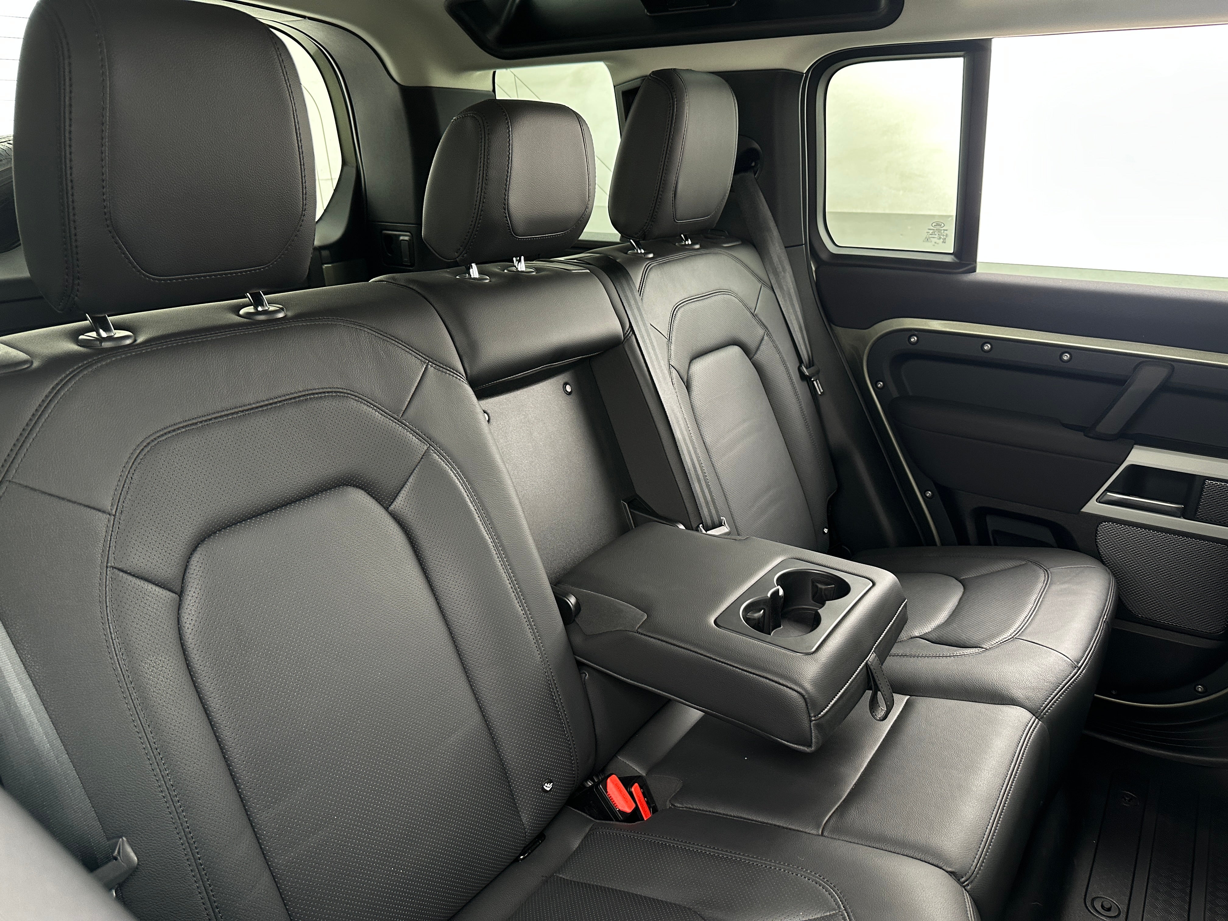 2023 Land Rover Defender S - Photo 7
