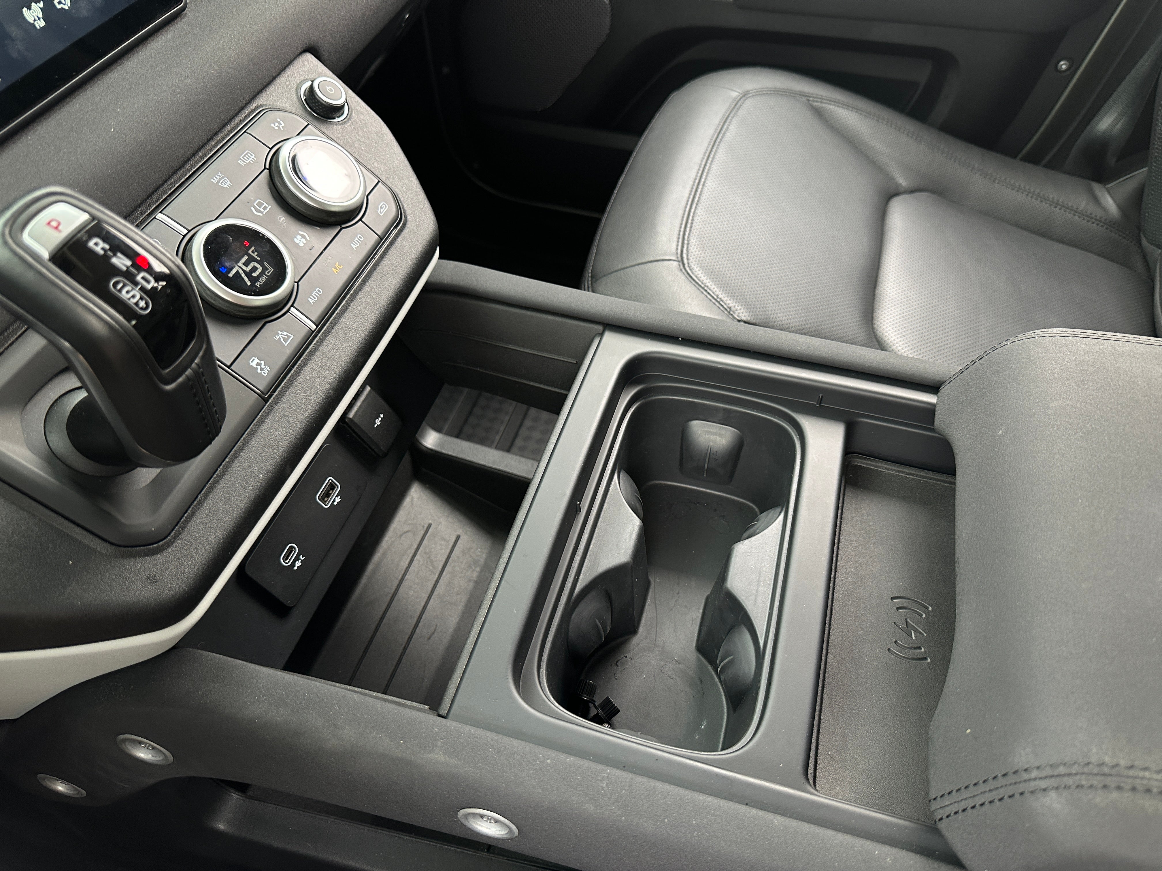 2023 Land Rover Defender S - Photo 4