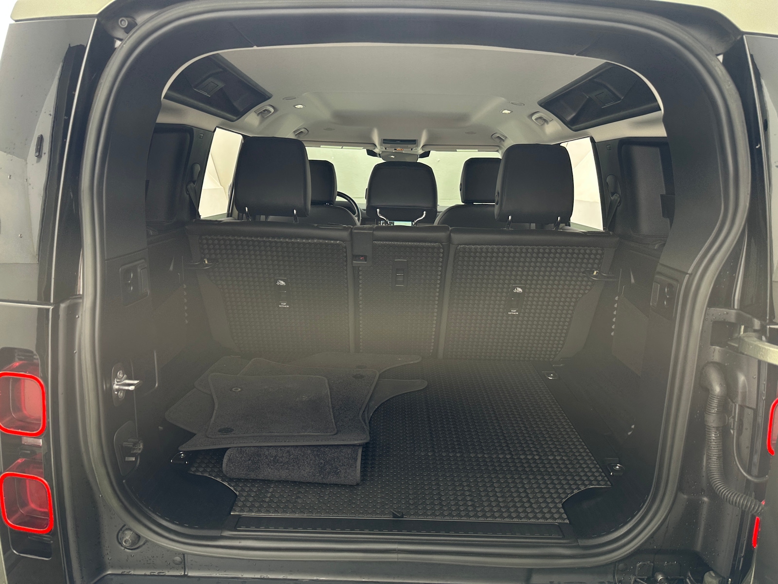 Thumbnail: 2023 Land Rover Defender - 6