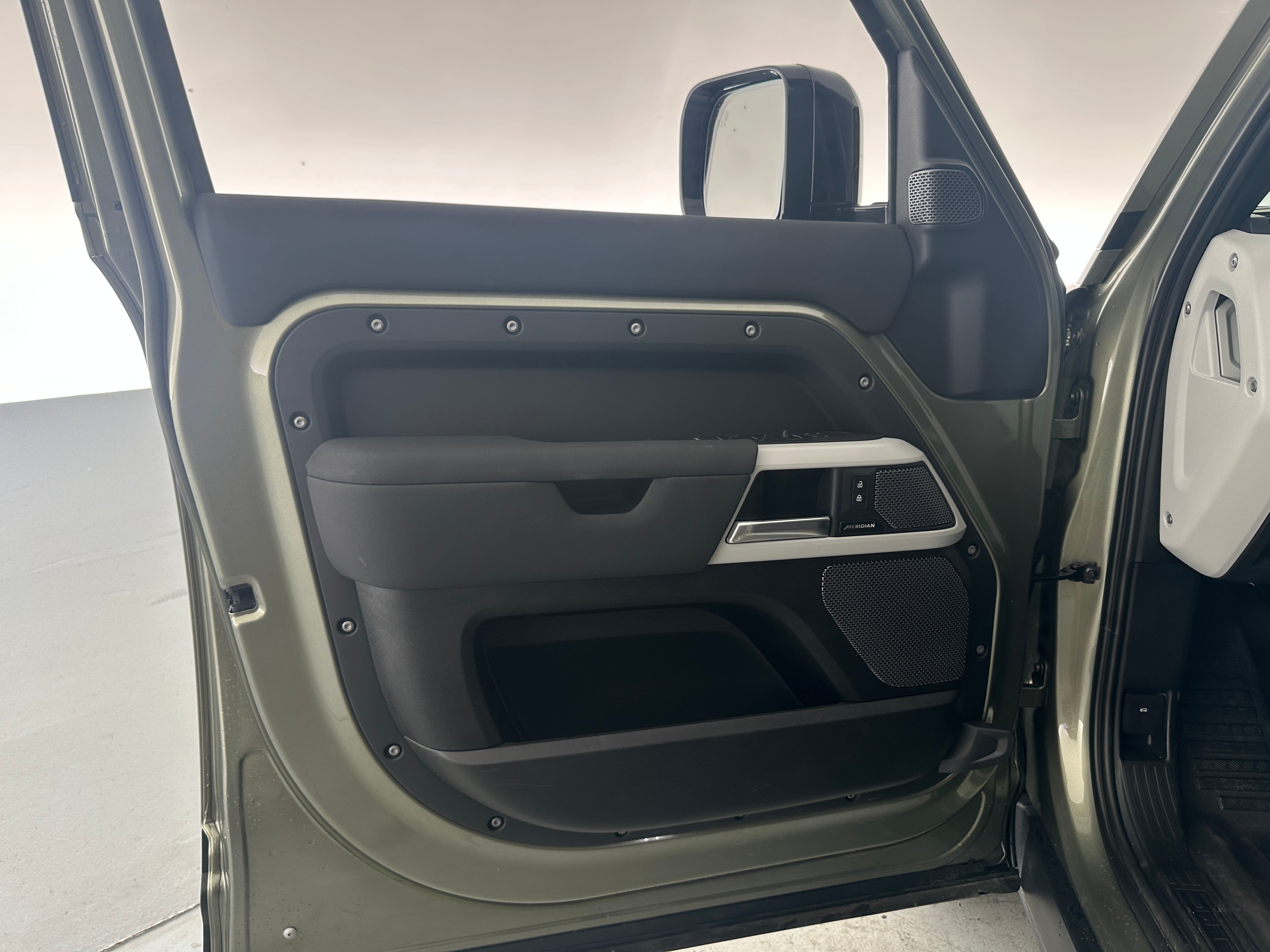 2023 Land Rover Defender S - Photo 8