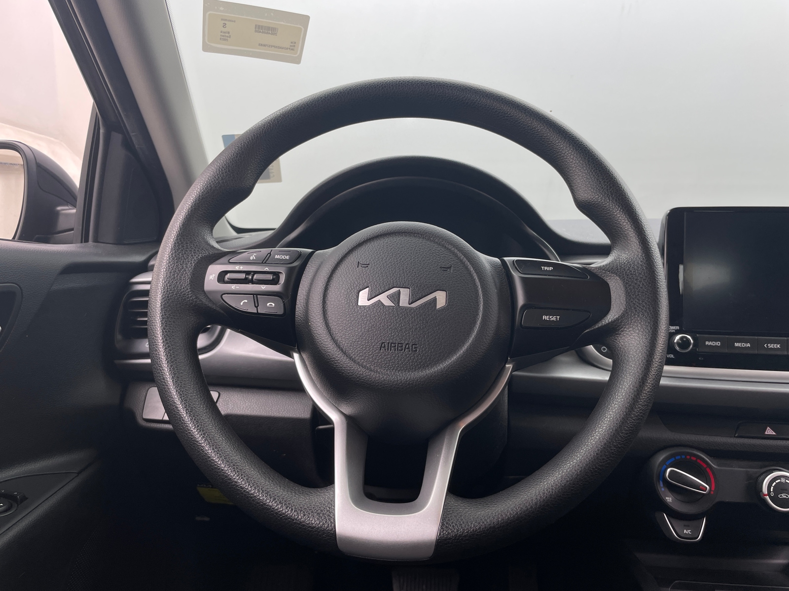 Thumbnail: 2023 Kia Rio - 5