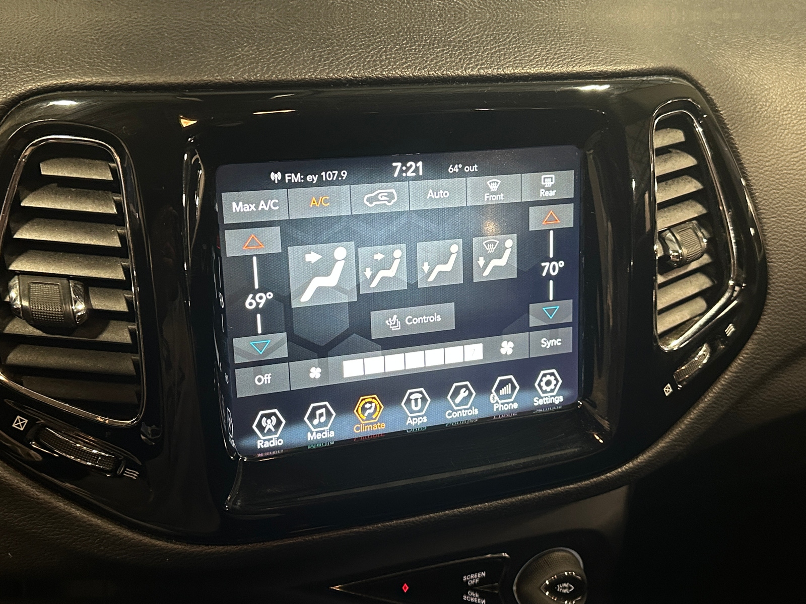 Thumbnail: 2018 Jeep Compass - 3