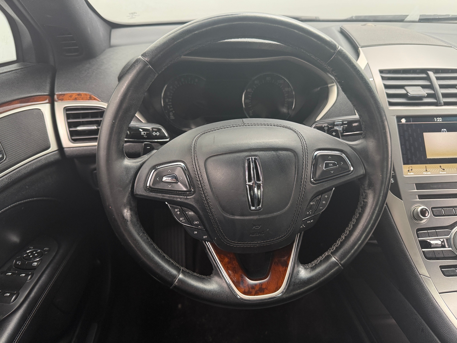 Thumbnail: 2017 Lincoln MKZ - 4