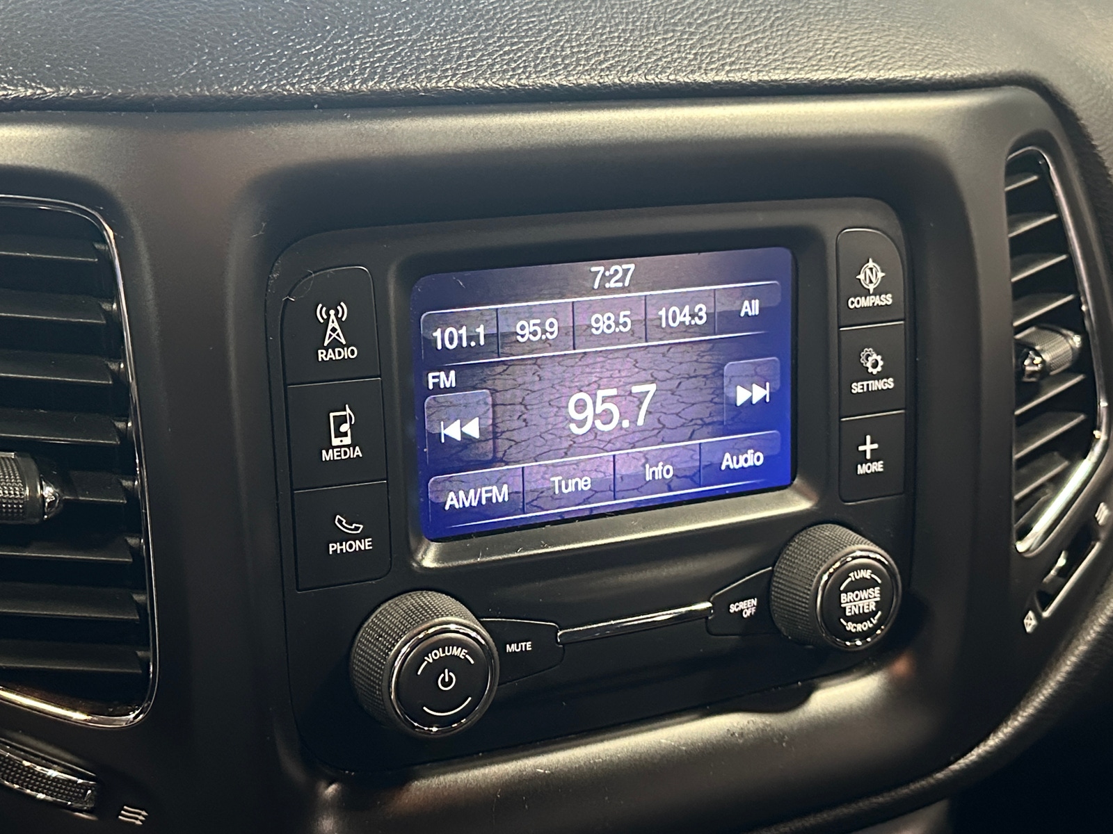 Thumbnail: 2018 Jeep Compass - 4