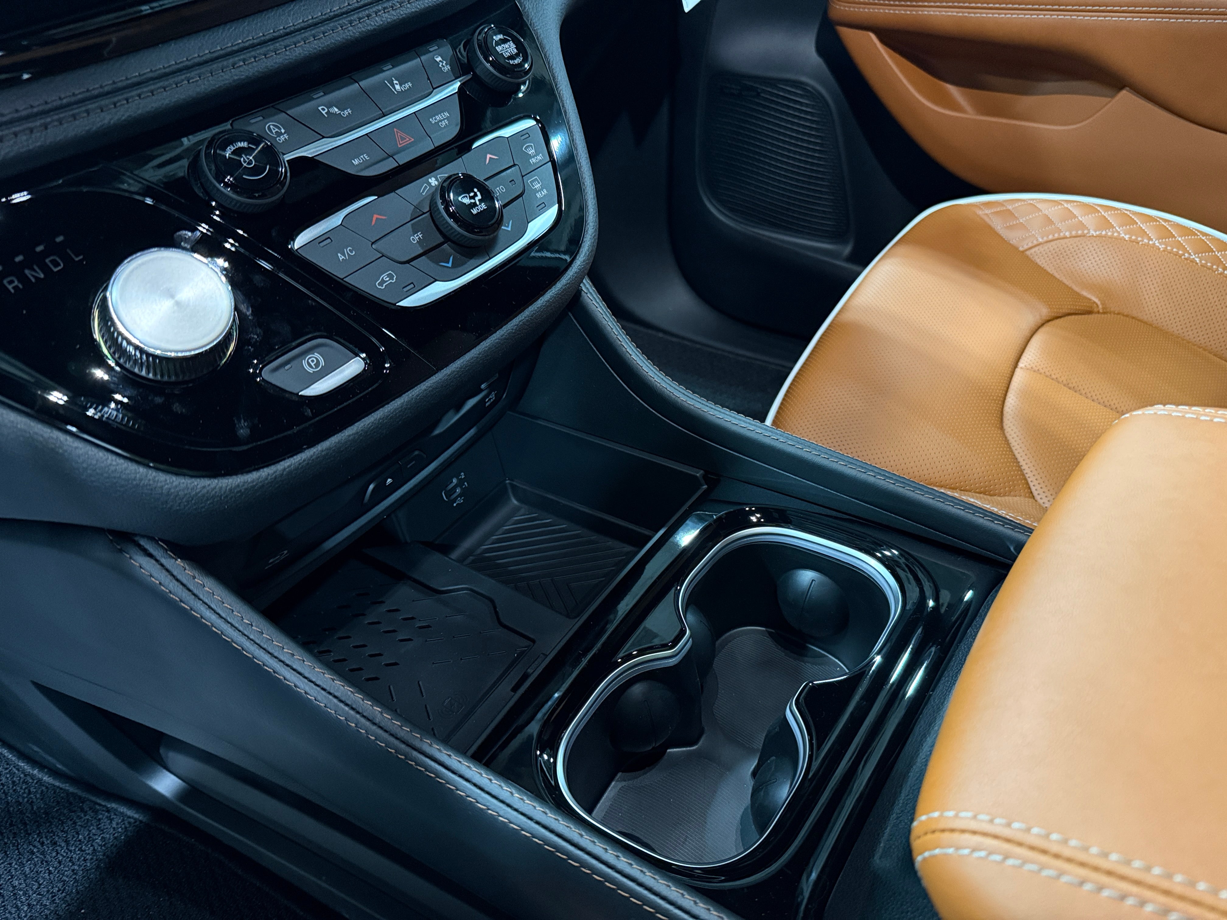 2026 Chrysler Pacifica Pinnacle AWD's photo