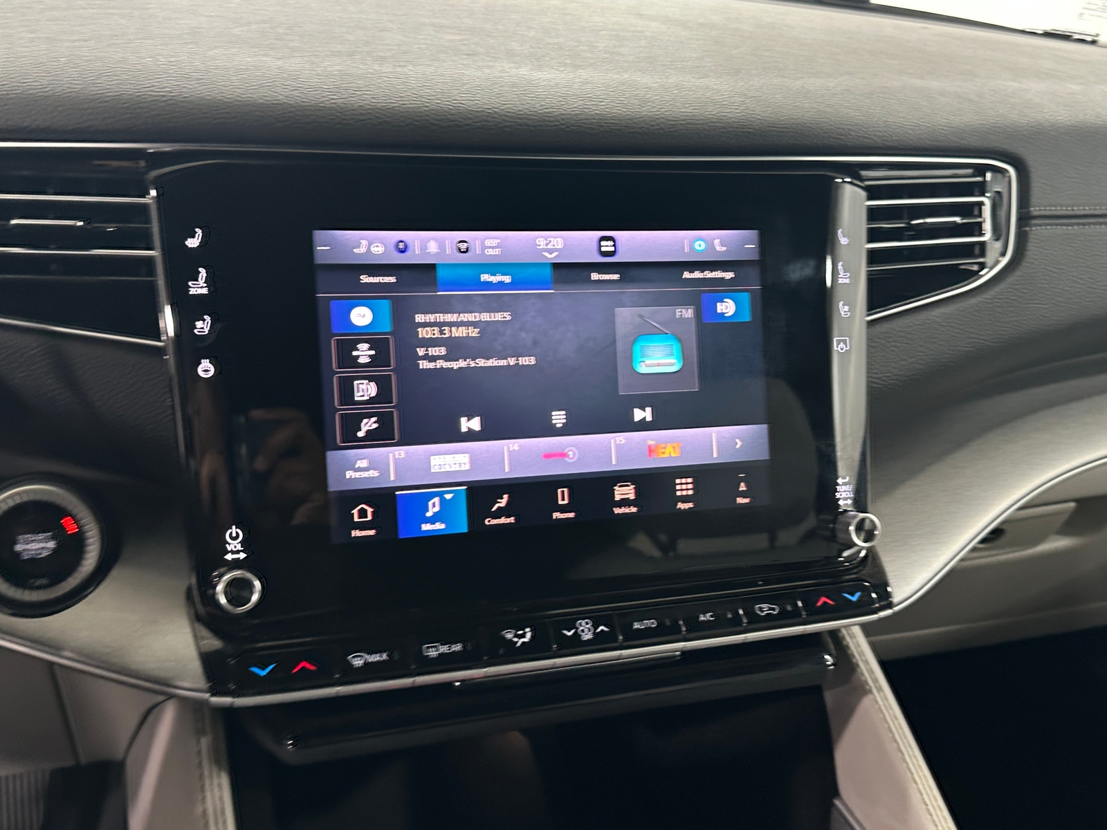 Thumbnail: 2025 Jeep Wagoneer - 3