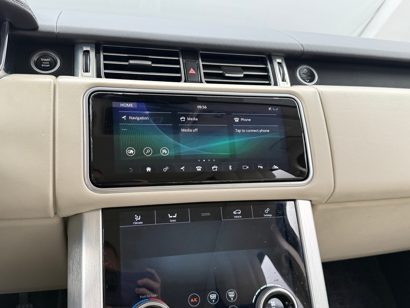 Thumbnail: 2020 Land Rover Range Rover - 3