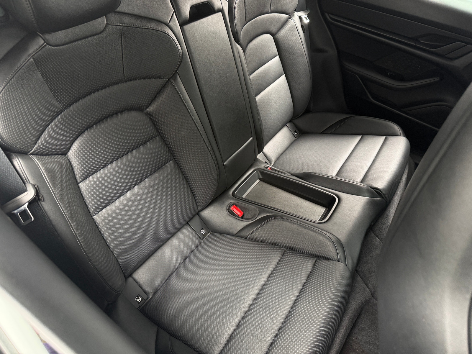 Thumbnail: 2022 Porsche Taycan - 5