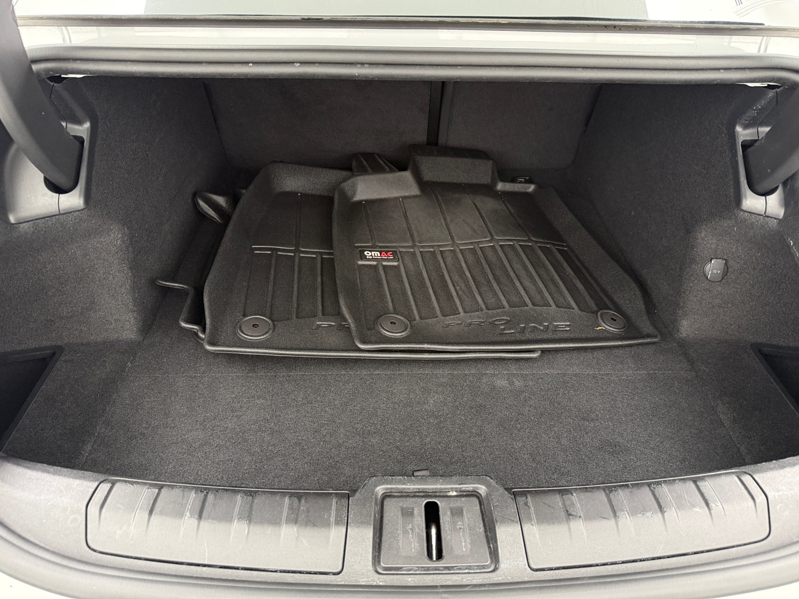 Thumbnail: 2022 Porsche Taycan - 6