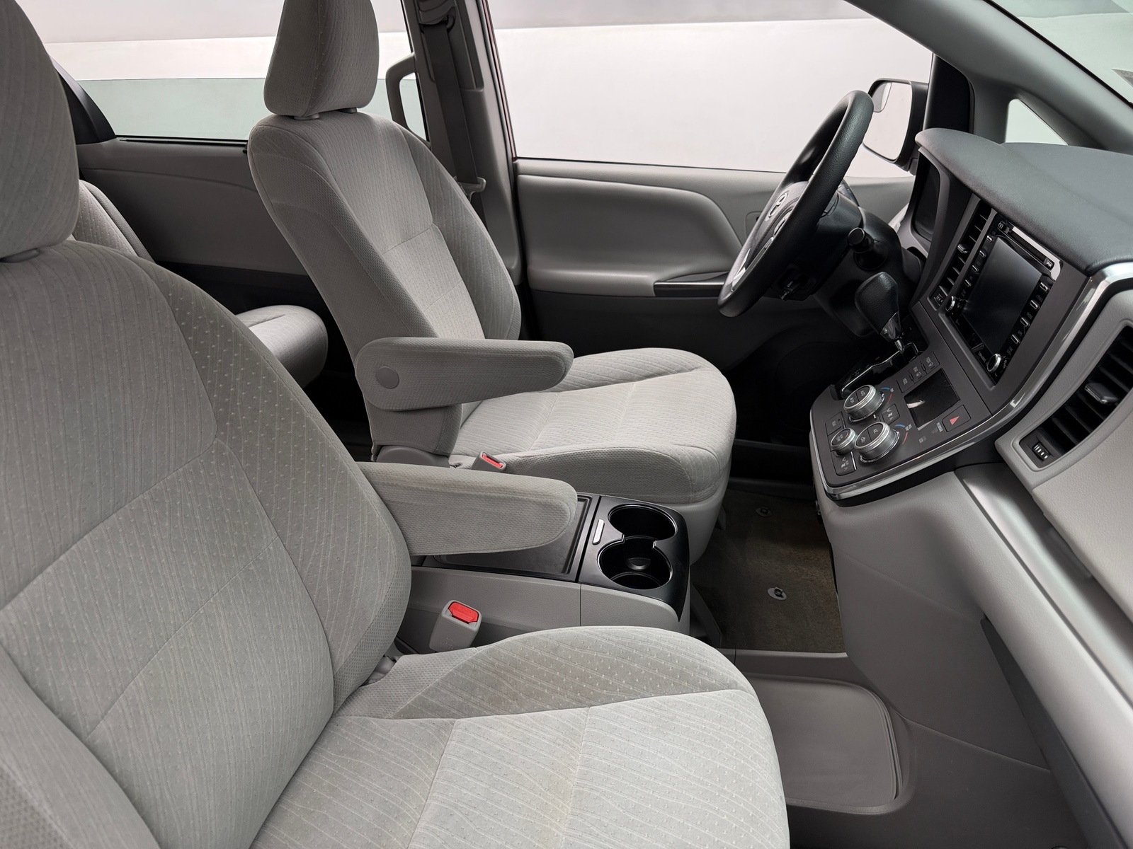 Thumbnail: 2018 Toyota Sienna - 2