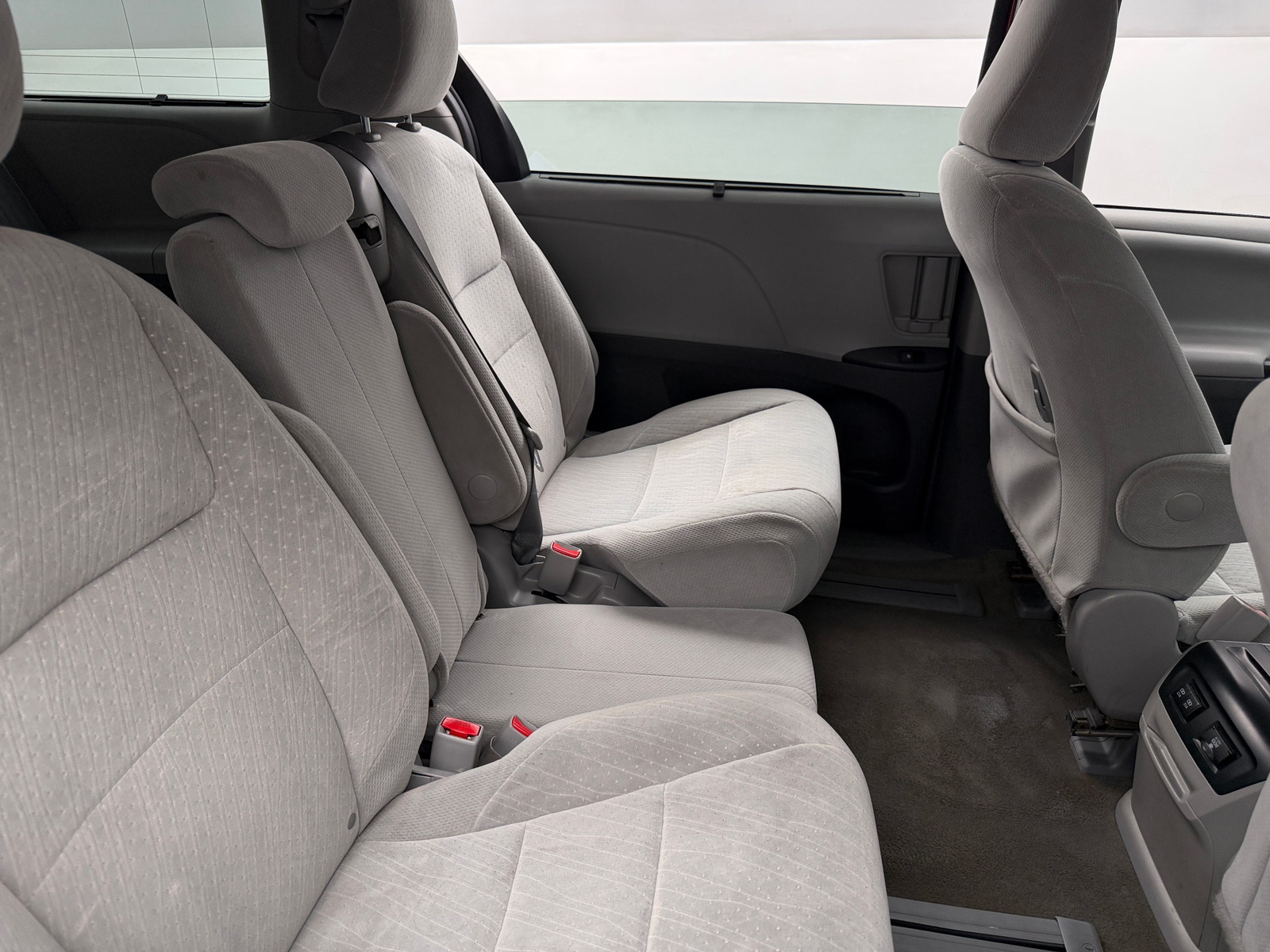 Thumbnail: 2018 Toyota Sienna - 6