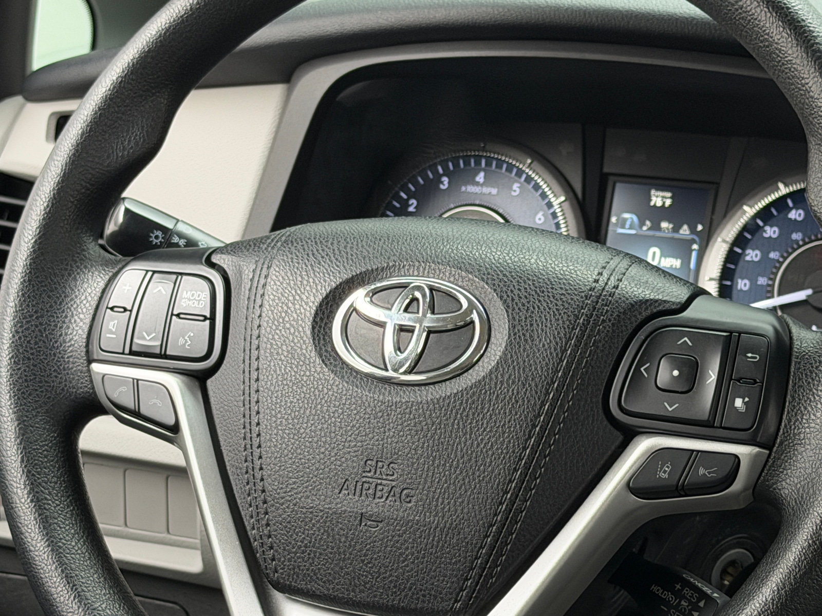 Thumbnail: 2018 Toyota Sienna - 5