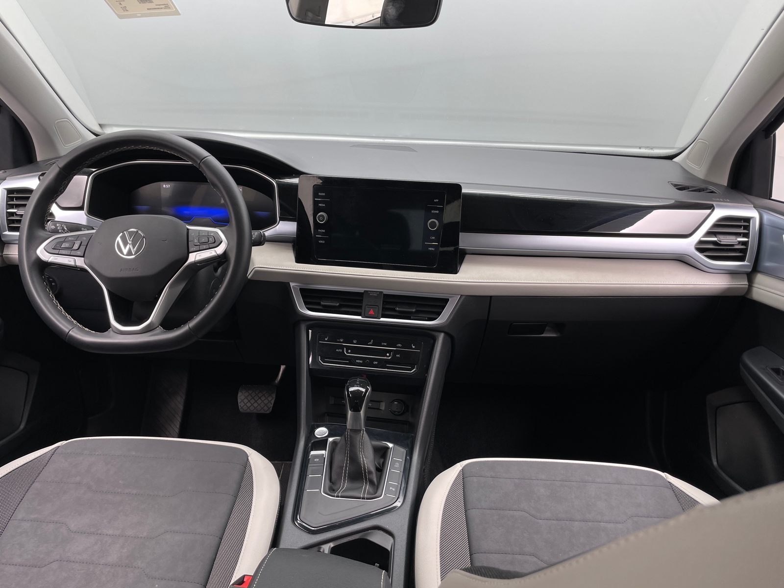 Thumbnail: 2025 Volkswagen Taos - 2