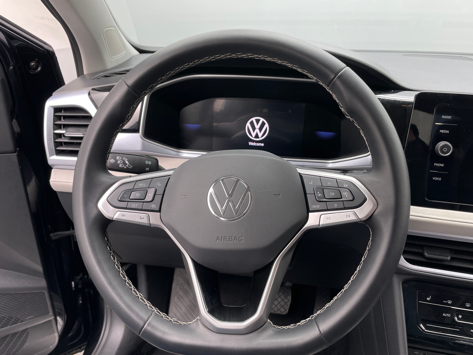 Thumbnail: 2025 Volkswagen Taos - 4