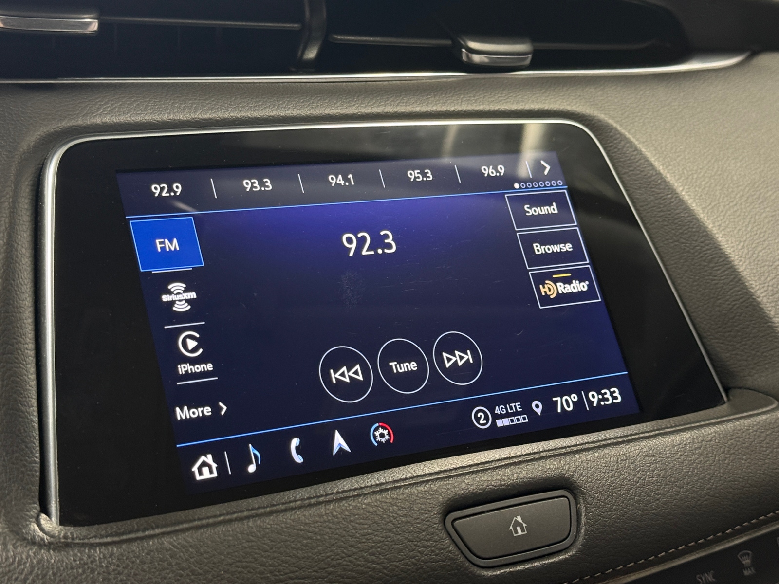 Thumbnail: 2023 Cadillac XT4 - 3