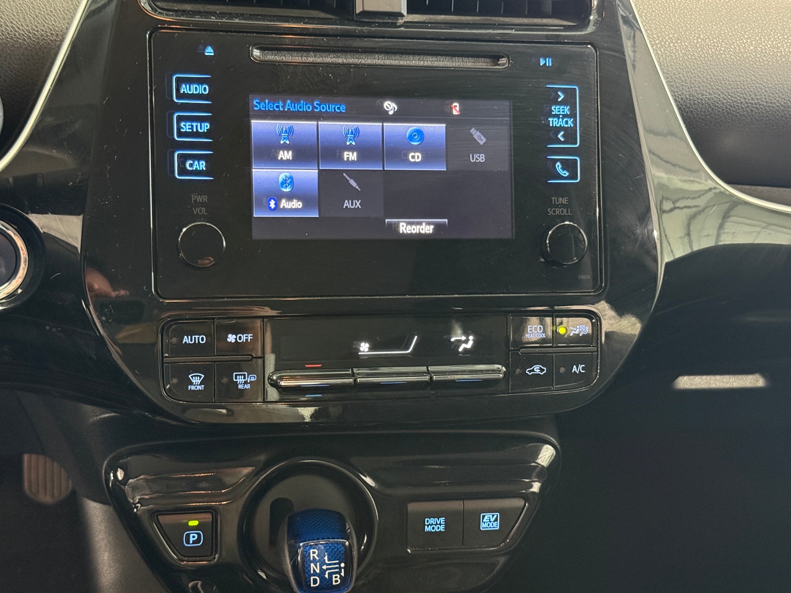 Thumbnail: 2016 Toyota Prius - 4