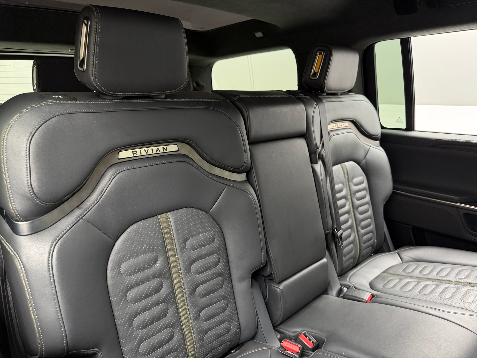 Thumbnail: 2022 Rivian R1S - 5