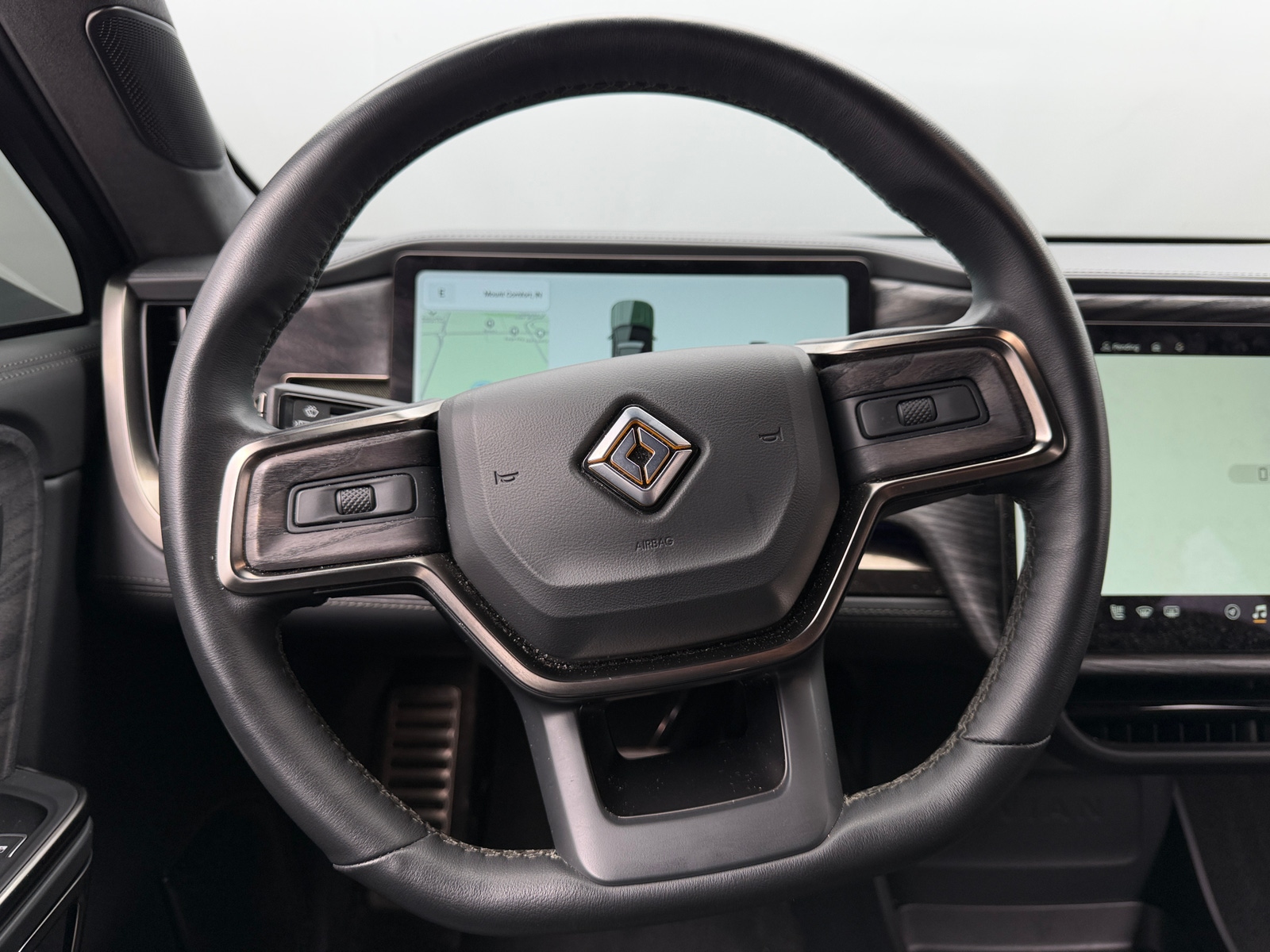 Thumbnail: 2022 Rivian R1S - 4