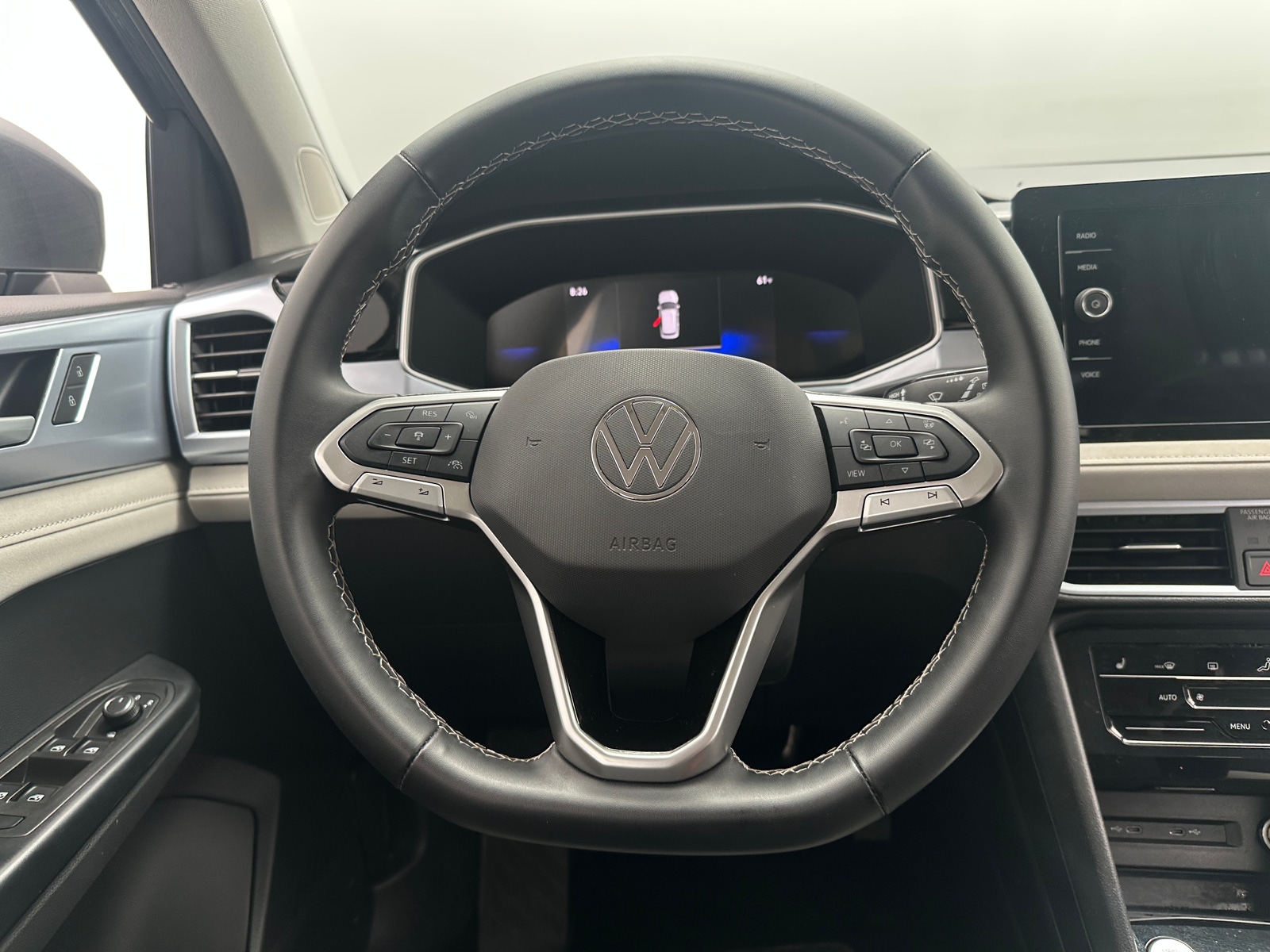 Thumbnail: 2025 Volkswagen Taos - 4