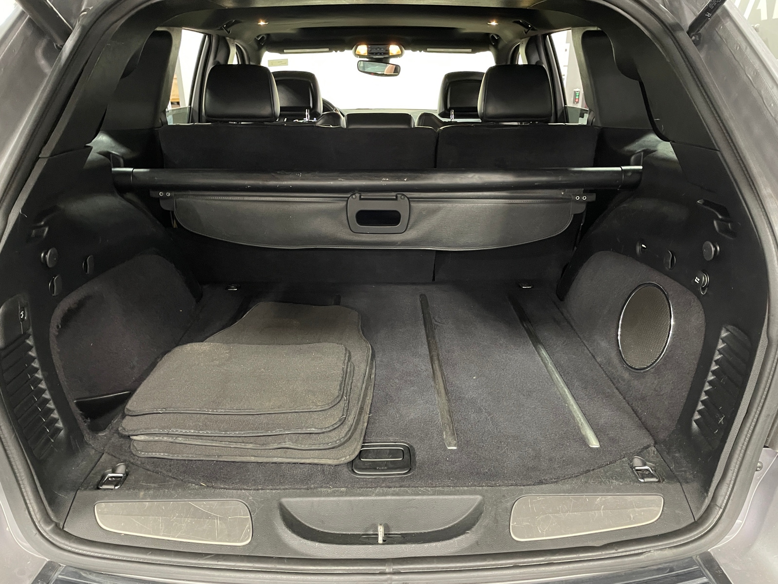 Thumbnail: 2017 Jeep Grand Cherokee - 6