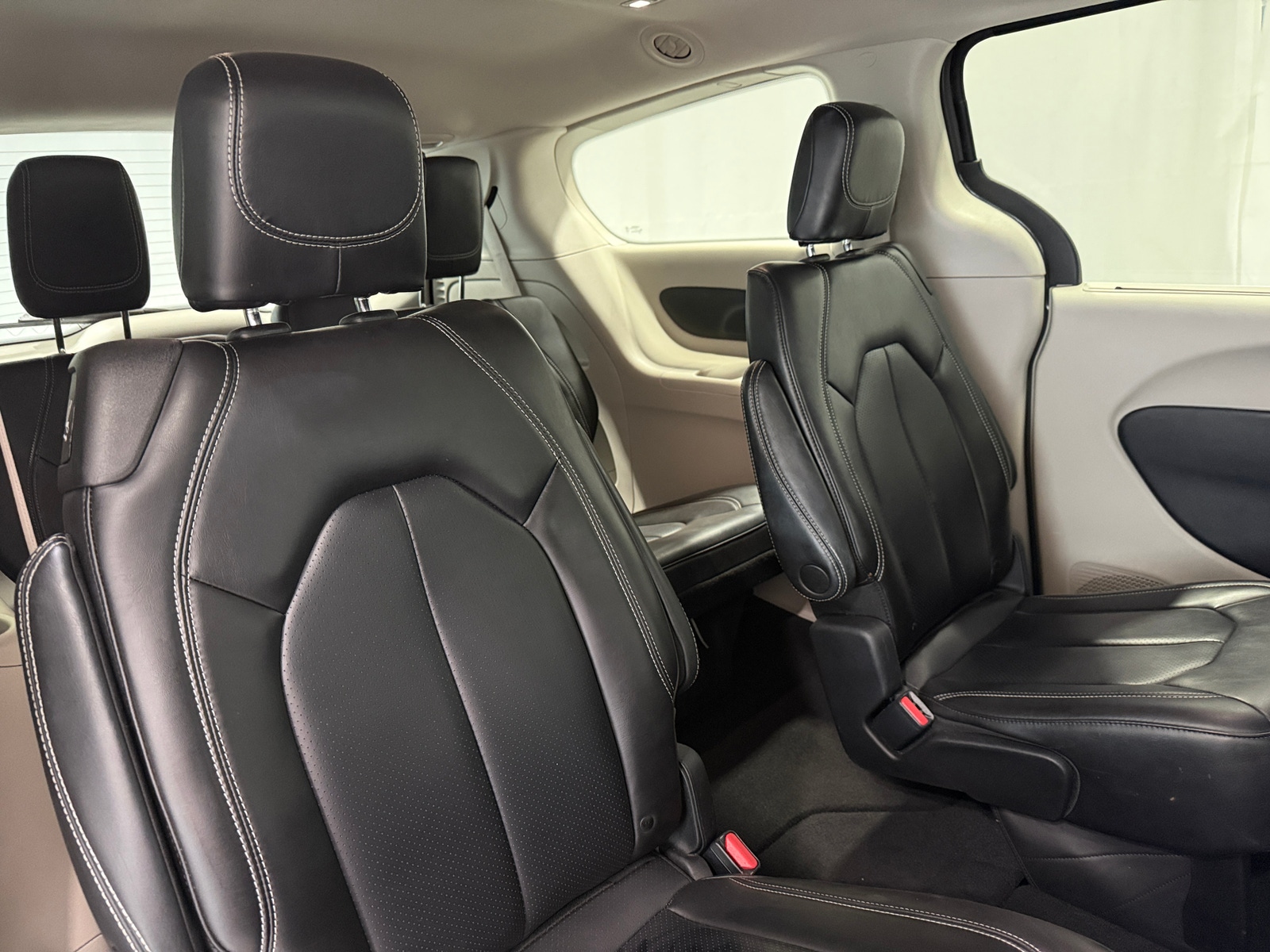 Thumbnail: 2023 Chrysler Pacifica - 5