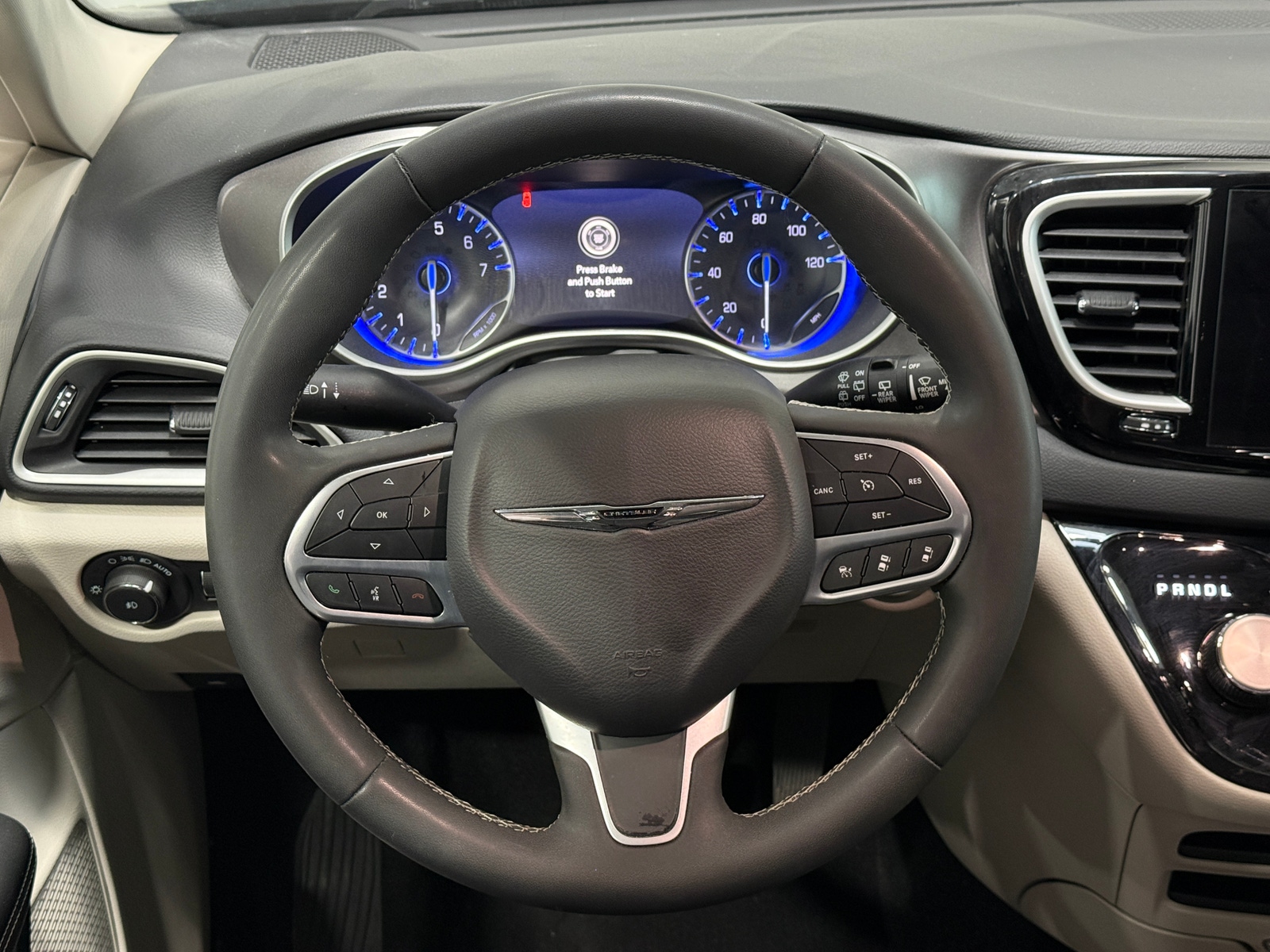 Thumbnail: 2023 Chrysler Pacifica - 4