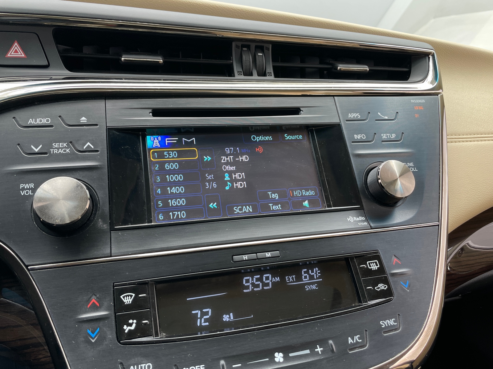 Thumbnail: 2014 Toyota Avalon - 4