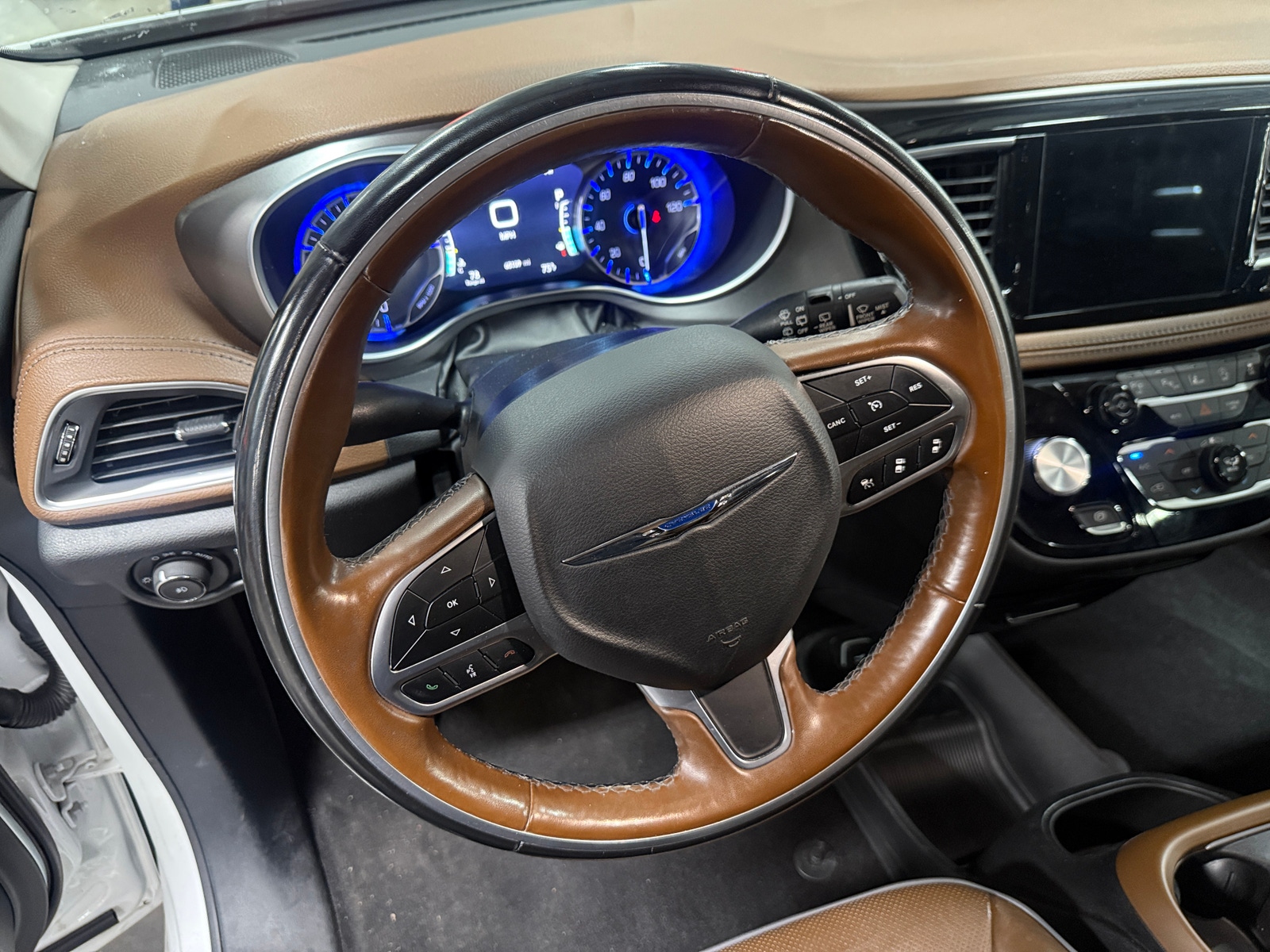 Thumbnail: 2019 Chrysler Pacifica - 4