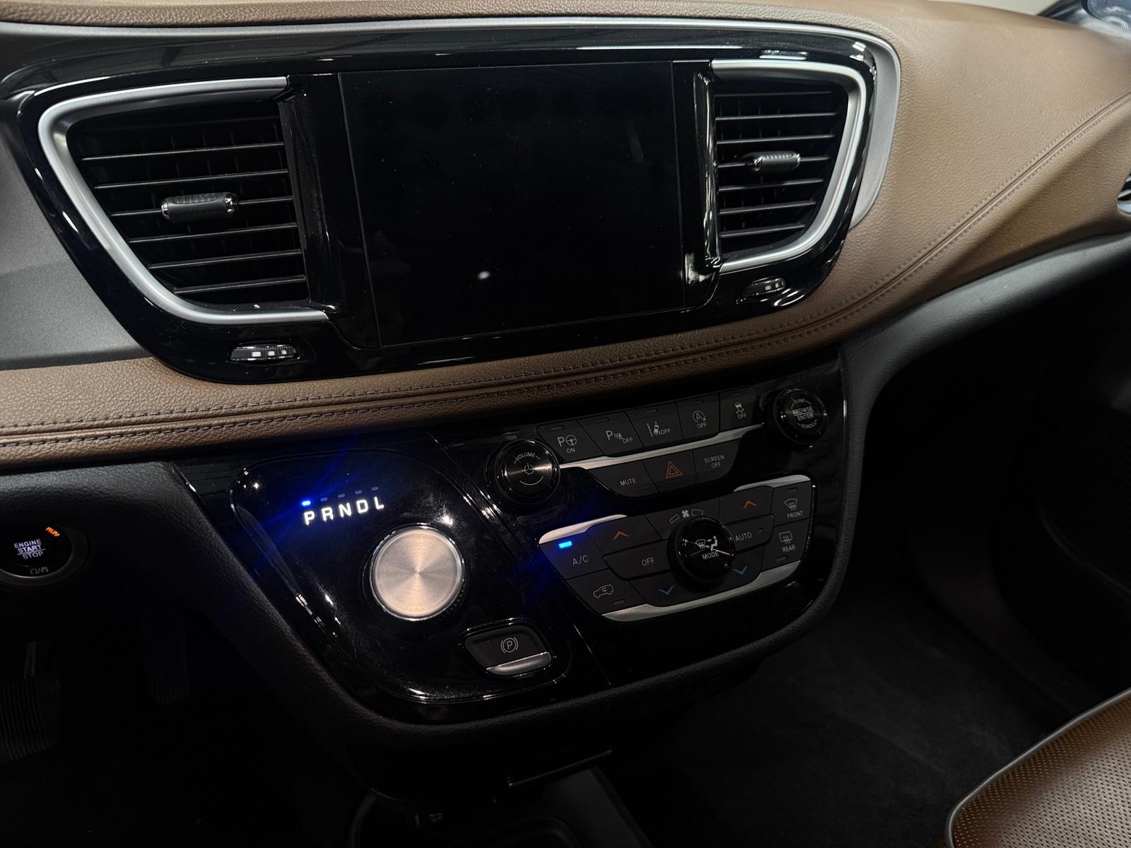 Thumbnail: 2019 Chrysler Pacifica - 3