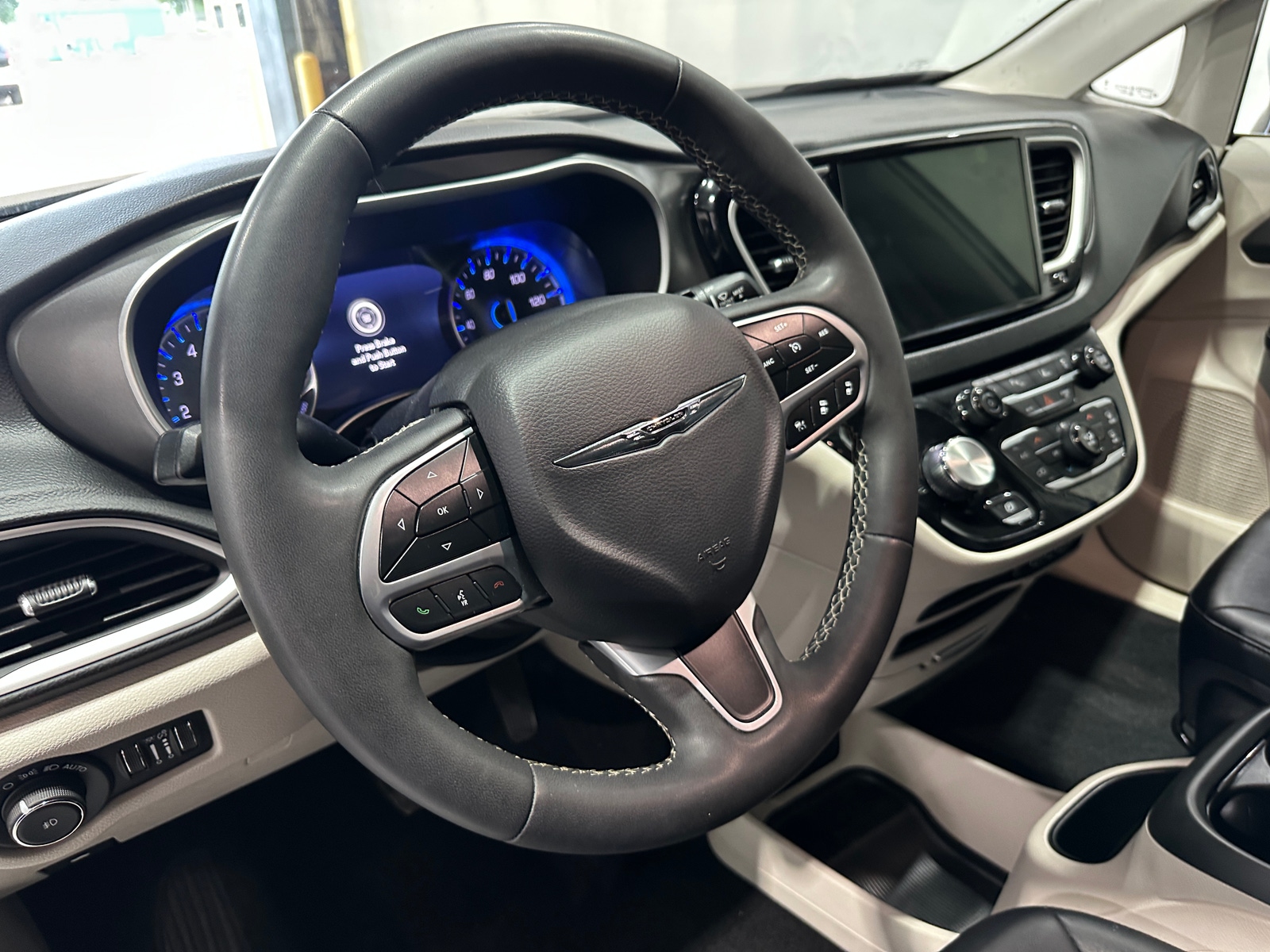 Thumbnail: 2024 Chrysler Pacifica - 4