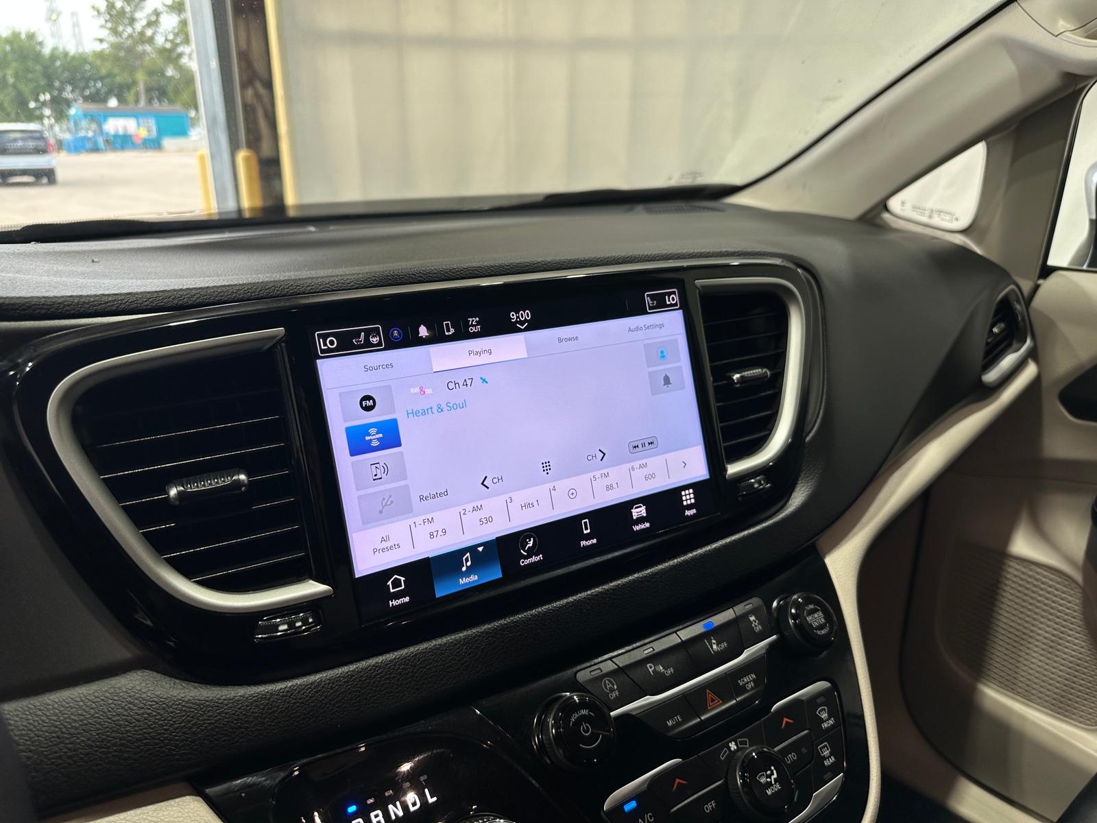 Thumbnail: 2024 Chrysler Pacifica - 3