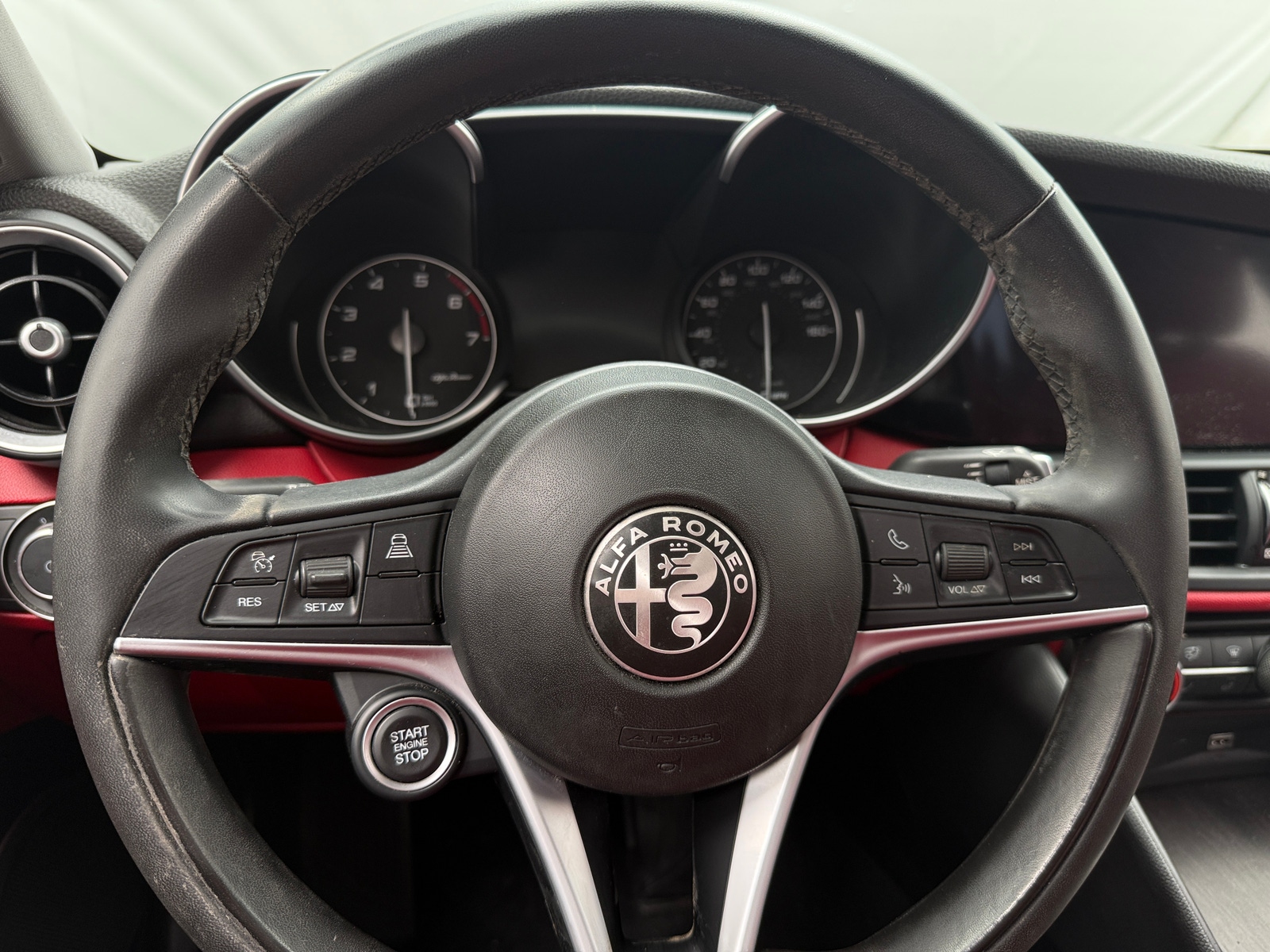 Thumbnail: 2019 Alfa Romeo Giulia - 4