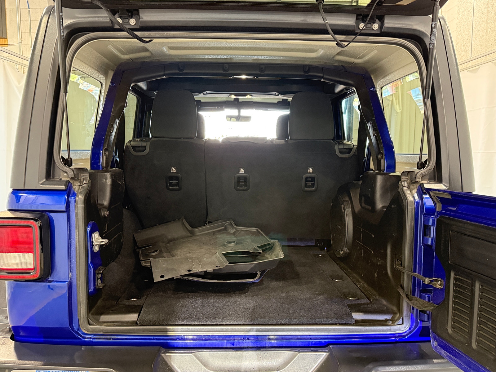 Thumbnail: 2019 Jeep Wrangler - 7