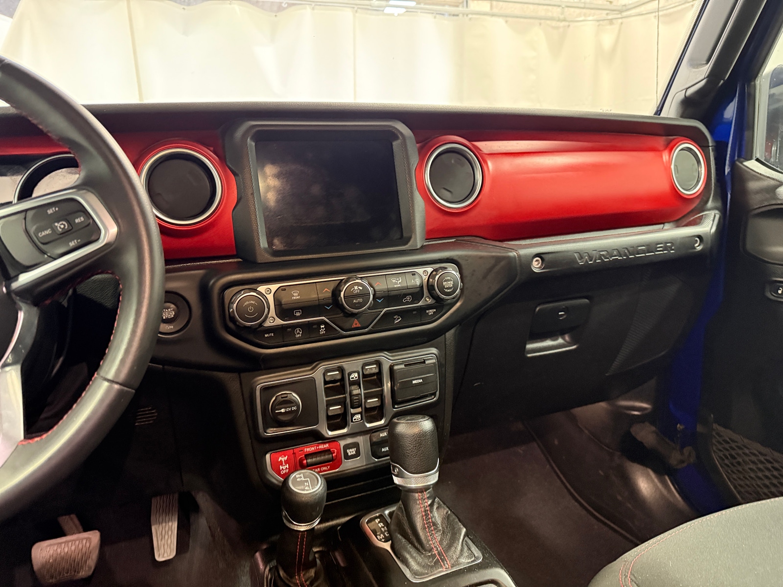 Thumbnail: 2019 Jeep Wrangler - 4