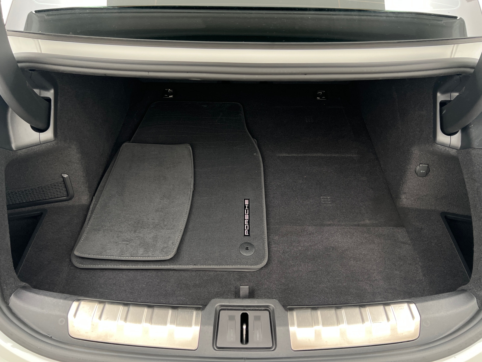 Thumbnail: 2022 Porsche Taycan - 6