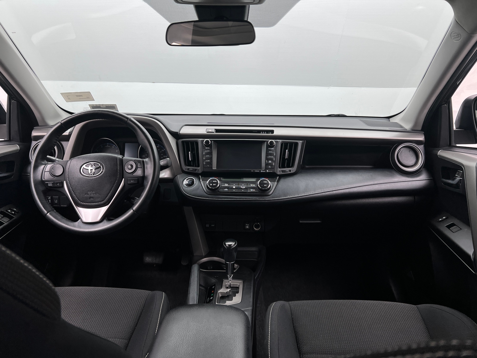 Thumbnail: 2018 Toyota RAV4 - 3