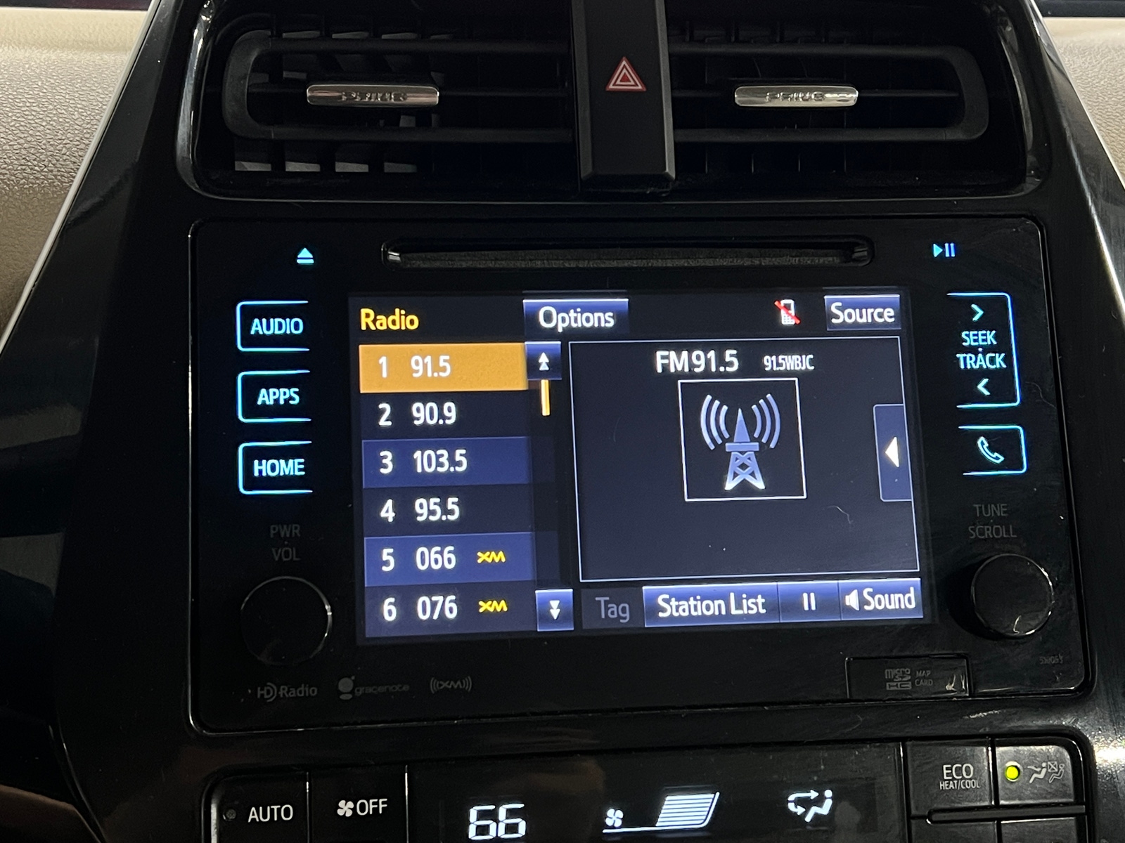 Thumbnail: 2016 Toyota Prius - 4