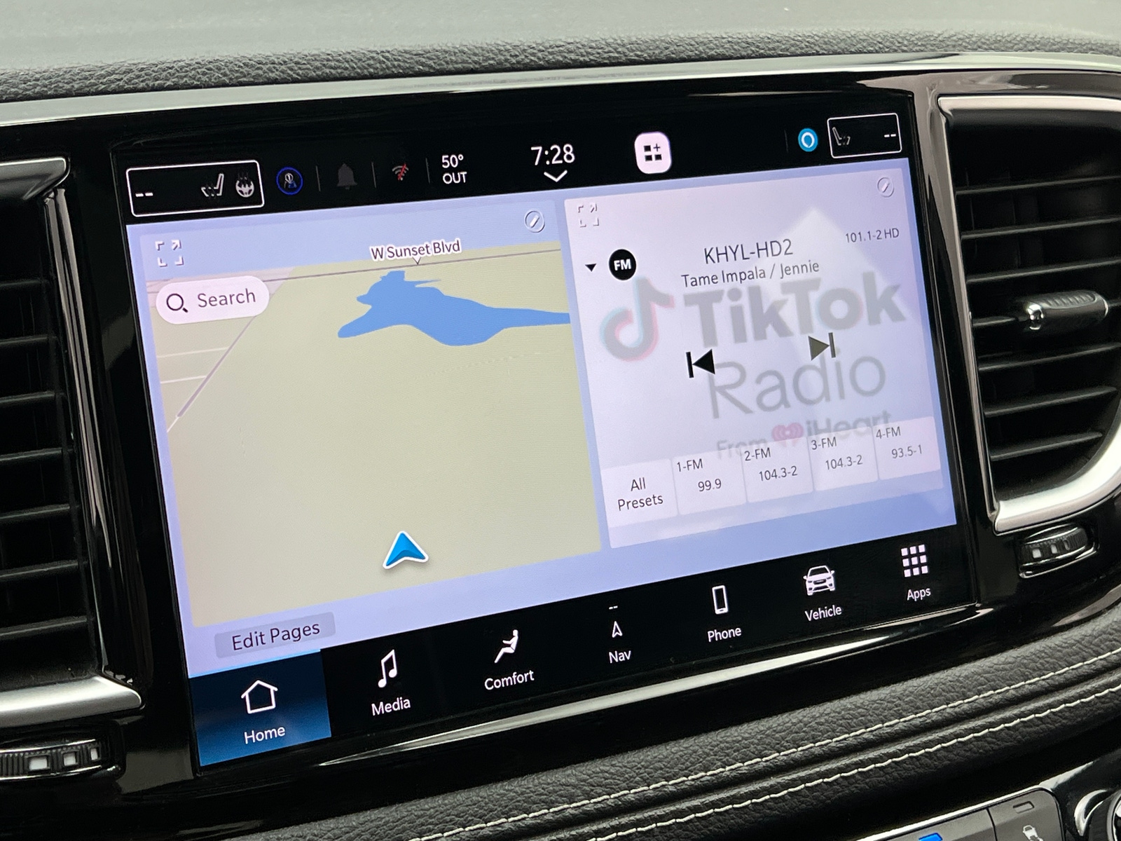 Thumbnail: 2021 Chrysler Pacifica - 3