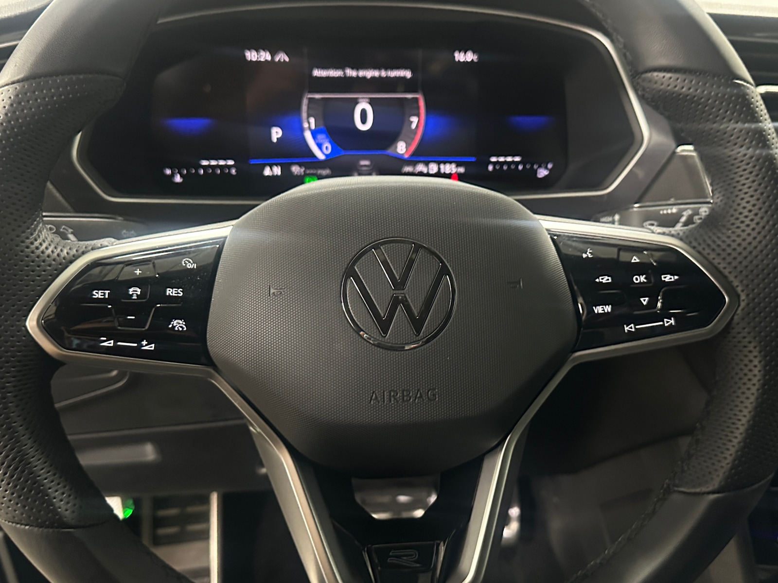 Thumbnail: 2024 Volkswagen Tiguan - 4